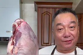 鸡腿啃起来不过瘾？乔老爷来安排！那么大的鸵鸟腿，给它烤了，想不到一点不腥，肉质不柴，比鸡腿好吃太多啦！#陪你一起过重阳#抖音美食创作人 #一起吃饭吧 视频封面