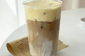 瑞幸的海盐芝士厚乳拿铁 简单三步自己在家自制！#自制饮品 #仙女都在喝什么 #给自己一杯咖啡的时间 #瑞幸咖啡视频封面