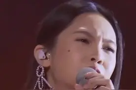 杨丞琳晒出旧照辟谣整容传闻， 表示看看吧，这是我16岁的样子，一直被注视着，自己没有动就是没有动视频封面