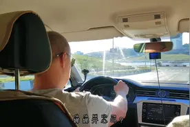 开心吗老婆我们到中国了！期待着下一次回俄罗斯家！视频封面