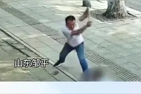 宁夏退伍老兵王磊街头勇斗持刀行凶者，一套应急棍术力战歹徒帅翻全网。视频封面