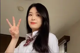 真实日本JK的正确穿法，重温一下高中时代#日本女孩 #jk制服 #高中回忆 #高考前后的你 @DOU+小助手