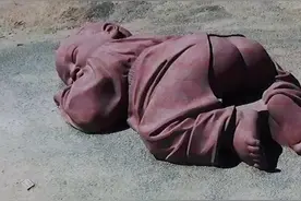 沉睡在沙漠里的小男孩……#青海旅游 #大地之子 @湘味旅行 @张家界导游梦花视频封面