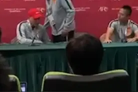 #里皮宣布辞职 国足1-2不敌叙利亚，里皮表示承担输球全部责任，不再担任中国队主教练，随后抽身离去。视频封面