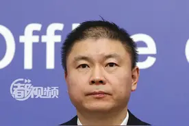 【#北京朝阳新增新冠肺炎病毒感染者27名 #其中1人为社会面筛查发现 】11月9日，在北京市新型冠状病毒肺炎疫情防控工作第408场新闻发布会上，朝阳区副区长孟锐介绍，11月9日0时至15时，朝阳区新增新冠肺炎病毒感染者27名，其中一人为社会面筛查发现，其余均为隔离观察人员，已转入定点医院治疗，涉及主要风险点位将通过北京朝阳官方平台和媒体发布。视频封面