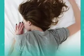 你是否有过睡觉的时候突然蹬腿的现象？会不会有猝死的风险？先别急，听听王医生怎么说！#猝死#健康科普 @抖音短视频 视频封面