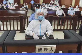 #庭审直击 被指控受贿1882万余元！广西壮族自治区发展和改革委员会原党组成员、自治区水库和扶贫易地安置中心原党委书记、主任韦朝永今日受审。视频封面