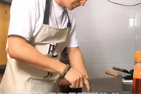 家常 糖醋鱼籽#家常菜 #美食 重点：1.鱼籽要蒸熟透2.煎鱼籽要小火，大火煎，鱼籽会油爆，溅到身上很疼。视频封面