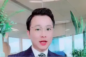 遭遇醉汉莫名扇耳光，练家子一拳将其KO，练家子属于正当防卫吗？视频封面