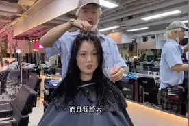 大脸必备卷发小姐姐说胖了十斤开心肥脸也变圆了发型师推荐一款…视频封面