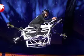 #中国达人秀6 选手赵德力自制超轻型载人飞行器——“筋斗云”，摩托也能飞天哦！视频封面