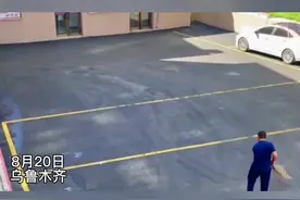 #消防员得知同事收到的花竟是姐姐送的 瞬间不淡定了！网友：我拿你当兄弟，你却想当我姐夫😂#消防员 视频封面