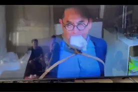 #中视频伙伴计划 #父女日常 被电视剧骗了30年，原来绑架拿毛巾塞住嘴巴不可以说话是假的，可以吐出来，喊救命的(๑°⌓°๑)视频封面