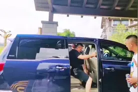亲力亲为，不为别的，只为你的一句话#不忘初心砥砺前行视频封面