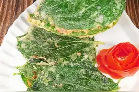广西18酿第1集：酥脆酿假蒌叶，你吃过吗#广西特色美食 #趣胃大比拼 #美食趣味计划 #美食 @抖音短视频视频封面