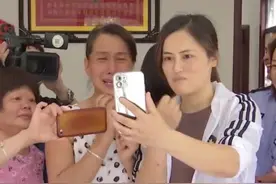 终于找到你，还好没放弃！衢州公安助力失散54年的双胞胎姐妹团圆。（供稿：衢州公安）#双胞胎失散重聚@抖音短视频 视频封面
