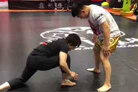 摔跤🤼‍♀️抱腿辅助训练动作，感谢高级摄影师，把我这1.7多大个整成1.65😹，@_融道格斗、张继视频封面