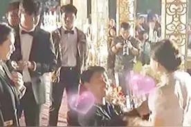 #男子抢下手捧花单膝下跪表白女友。还在单身的你，看完懂做了吧！#婚礼 #脱单视频封面