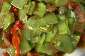 蛾眉豆的家常法，用肉炒不加一滴水，米饭不够吃#在家做美食视频封面