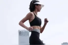 TA…出跑鞋啦！必须给大家评测安排上，专属我们女性的跑鞋。@lululemon  #感受每一步  #lululemon上脚了 #lululemon女士跑鞋视频封面