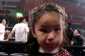 #杨鸣 杨鸣和儿女的暖心互动 你觉得谁长的更像杨鸣呢视频封面
