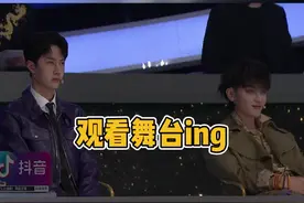 王一博和黄子韬表情对比也太明显了吧，韬:哈哈哈，一博:我是酷盖#上线吧华彩少年 #王一博 #黄子韬视频封面