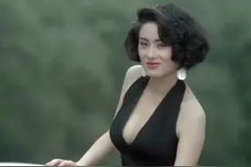 张敏的经典回眸，当年这个装扮和笑容迷倒了多少人，实在太美了！ #影视剪辑  #我要上热门    #精彩片段视频封面