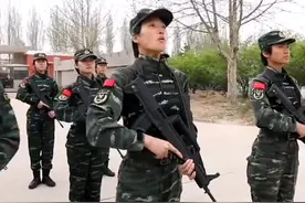 飒！女特战队员的自我介绍让人热血沸腾视频封面