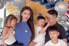 三个孩子 到底谁长的像我?不是说儿子随妈?怎么卡弟跟爸爸共用一张脸😂#二胎妈妈 #亲情陪伴视频封面