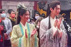 《长月烬明》中白鹿饰演的黎苏苏和罗云熙饰演的澹台烬造型 #长月烬明 #白鹿 #罗云熈 @抖音短视频视频封面