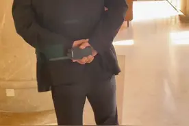 深度还原大堂经理接待不同级别同事朋友#大堂经理 #老四的快乐生活 #模仿视频封面
