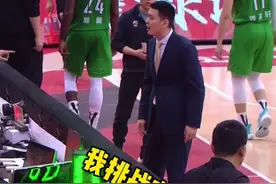杨指导：不行！我不服气！我挑战！ 裁判：好的！你说的算！我改判😂 #杨鸣最帅 #杨鸣 #帅哥 #男神 #颜值 #痞帅视频封面