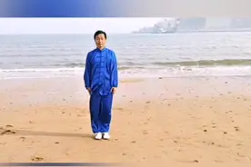 送给大家一套完整的杨式三十七式太极拳，喜欢的朋友们可以对照模练，有问题可留言。视频封面