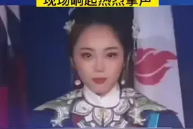 当地时间6月14日。加拿大中国留学生穿汉服参加毕业典礼，现场响起热烈掌声。视频封面