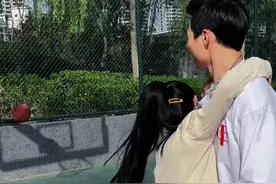 教王大妈三步上篮，王大妈还真是天赋异禀#篮球🏀 #三步上篮算是被你学明白了 @美女王大妈视频封面