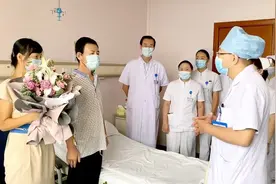 #医路有你 重获新生 ！哈医大二院半离体肝切除患者今日出院回家视频封面