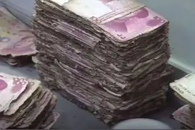 200万现金埋地下5年，变啥样了？不说了，我要回去问问我爸妈有没有瞒着我在地下埋了个千八百万的！视频封面