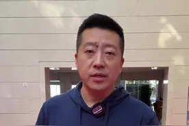 浙江省道德模范杨明，贵州支教12年，2009年曾放弃杭州过万月薪，只为让更多的孩子走出大山，谢谢你，杨老师！#大v快评 #浙江省道德模范 #支教老师杨明视频封面