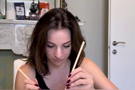 这意大利姐妹儿自来熟的我都不知道该咋办了！#老外用筷子 #意大利 #老外邻居视频封面