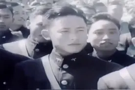抗日战争中，中国空军全军覆没，在武器装备极其落后的情况下，他们奋不顾身，冲上天空和日军生死相搏，他们大多数最终选择了放弃生命。他们升空后再未降落，永不归航。他们平均年龄只有23岁，把青春年华、把自己的一切都献给了国家和民族，一直打到自己死为止。空军的胸章：不怕死、不贪财、爱国家、爱百姓。#珍贵影像 #保家卫国 #致敬英雄 #抗战 @DOU+小助手视频封面