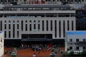 4月2日#西安交大一附院自杀女生堂弟发声 :姐姐曾抱怨科室带她的老师很凶，直接骂她。西交大一附院纪委监察科工作人员:医院已和学校成立工作，专班配合公安调查事件经过。#社会百态 #你怎么看视频封面