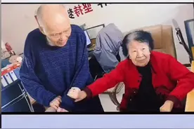 #搞笑视频 #看一次笑一次 大爷这么大岁数还想着和大娘亲嘴呢！哈哈！#你大爷永远是你大爷 #专治各种不开心！视频封面