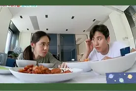 于可爱我只有腻咕腻咕这点权利了，要不然吃这么多干啥#于晓光 #秋瓷炫于晓光高甜日常 #幸福 #我在抖音看综艺