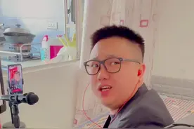 底层男孩直播路的衣食父母能维护住吗？得用什么手段呢？后续连载中....#底层男孩的直播生涯 #原创搞笑 #内容过于真实 视频封面