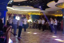 新疆婚礼的伴郎团舞蹈最第三季#婚礼现场 #记录精彩瞬间视频封面