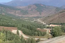 本想抄个近道回阿勒泰，结果很多地方在修，200公里走了13个小时视频封面