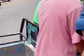 #戴上你的hardwear #寻找有圆人 义乌一男子宣传理发器，路过的大爷全部变成光头，表情引人爆笑@DOU+小助手 @抖音短视频视频封面