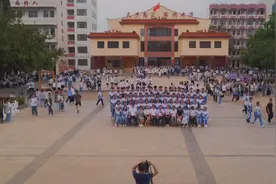 毕业那天，你像往常一样与我道别，多年以后才发现，与我道别的是视频封面