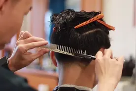 #男士卷发经典韩式发型教程，新手也能看懂！视频封面