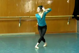 华宵一在学生时期为舞蹈教材做示范～这基本功让多少舞蹈生羡慕啊！#北京舞蹈学院 #古典舞的美 #上才艺 #国风古韵 #灵魂舞者 视频封面